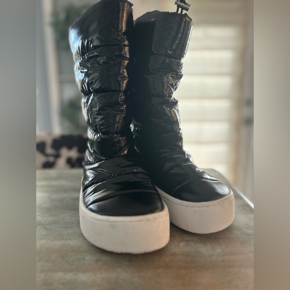 Jeffrey Campbell Snowed II Retro puffer boot in black, women’s size 10. NWOT - Picture 5 of 5